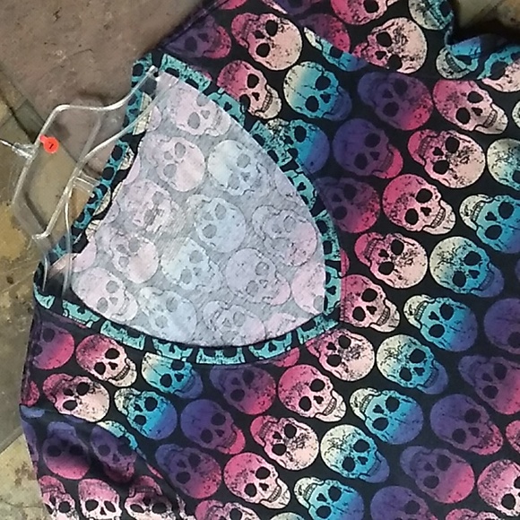 No Boundaries skull top. - Picture 4 of 8